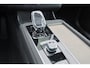 Volvo XC90 T8 Recharge AWD Ultra Bright - Luchtvering - Panorama/schuifdak - IntelliSafe Assist & Surround - 360º Camera - Bowers & Wilkins audio - Adaptieve LED koplampen - Verwarmde voorstoelen, stuur & achterbank - Parkeersensoren voor & achter - Elektr. bedienb. voorstoelen met geheugen - Geventileerde voorstoelen - Head up display - Draadloze tel. lader - Extra getint glas - Inklapbare trekhaak - 22' LMV