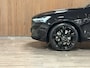 Volvo XC60 T8 AWD Recharge Ultra Black Edition | Bowers & Wilkins | Luchtvering | Trekhaak | 360° Camera | 455pk | Head-Up Display | Adaptieve Cruise Control | Stoelverwarming voor+achter | Stuurwielverwarming | Schuifdak | Full LED Meesturende koplampen | Pilot Assist | BLIS Dode Hoek Detectie | Elektrische voorstoelen geheugen | R-Design Contour stoelen met wit stiksel en bies | Zitting verlenging voorstoelen | Lederen dashboard | 21 Inch | Google Infotainment | Keyless Drive | Elektrisch bedienbare achterklep | DAB Radio | Apple Carplay/Android Auto | Alarm Klasse III | Draadloos telefoon opladen | Volvo On Call met mobiele App functie | Onyx Black Metallic |