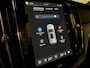 Volvo XC60 T8 AWD Recharge Ultra Black Edition | Bowers & Wilkins | Luchtvering | Trekhaak | 360° Camera | 455pk | Head-Up Display | Adaptieve Cruise Control | Stoelverwarming voor+achter | Stuurwielverwarming | Schuifdak | Full LED Meesturende koplampen | Pilot Assist | BLIS Dode Hoek Detectie | Elektrische voorstoelen geheugen | R-Design Contour stoelen met wit stiksel en bies | Zitting verlenging voorstoelen | Lederen dashboard | 21 Inch | Google Infotainment | Keyless Drive | Elektrisch bedienbare achterklep | DAB Radio | Apple Carplay/Android Auto | Alarm Klasse III | Draadloos telefoon opladen | Volvo On Call met mobiele App functie | Onyx Black Metallic |
