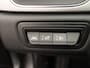 Renault Captur TCe 90 Intens | Apple CarPlay & Android Auto | Parkeersensoren v+a met achteruitrijcamera | Cruise control | Climate control | Lichtmetalen velgen | Two-tone metaalkleur |