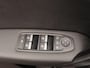 Renault Captur TCe 90 Intens | Apple CarPlay & Android Auto | Parkeersensoren v+a met achteruitrijcamera | Cruise control | Climate control | Lichtmetalen velgen | Two-tone metaalkleur |