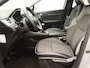 Renault Captur TCe 90 Intens | Apple CarPlay & Android Auto | Parkeersensoren v+a met achteruitrijcamera | Cruise control | Climate control | Lichtmetalen velgen | Two-tone metaalkleur |