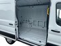 Ford Transit 350 2.0 TDCI L2H2 Trend 130 pk FWD | BPM-VRIJ | Achteruitrijcamera | Trekhaak | Verwarmde bestuurdersstoel en bijrijdersbank | Cruise Control