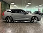 Volvo XC60 T8 AWD Recharge Ultra Dark | Luchtvering | Trekhaak | 360° Camera | 455pk | Head-Up Display | Harman Kardon | Adaptieve Cruise Control | Stoelverwarming voor+achter | Stuurwielverwarming | Schuifdak | Full LED Meesturende koplampen | Pilot Assist | BLIS Dode Hoek Detectie | Elektrische voorstoelen geheugen | Lederen bekleding | Zitting verlenging voorstoelen | Lederen dashboard | 21 Inch | Google Infotainment | Keyless Drive | Elektrisch bedienbare achterklep | DAB Radio | Apple Carplay/Android Auto | Alarm Klasse III | Draadloos telefoon opladen | Volvo On Call met mobiele App functie | Vapour Grey Metallic |