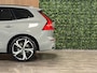Volvo XC60 T8 AWD Recharge Ultra Dark | Luchtvering | Trekhaak | 360° Camera | 455pk | Head-Up Display | Harman Kardon | Adaptieve Cruise Control | Stoelverwarming voor+achter | Stuurwielverwarming | Schuifdak | Full LED Meesturende koplampen | Pilot Assist | BLIS Dode Hoek Detectie | Elektrische voorstoelen geheugen | Lederen bekleding | Zitting verlenging voorstoelen | Lederen dashboard | 21 Inch | Google Infotainment | Keyless Drive | Elektrisch bedienbare achterklep | DAB Radio | Apple Carplay/Android Auto | Alarm Klasse III | Draadloos telefoon opladen | Volvo On Call met mobiele App functie | Vapour Grey Metallic |
