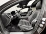 Volvo V60 2.0 T8 Plug-in hybrid AWD Plus Dark / Dealer onderhouden / Leder / Panorama schuifdak / Elektrisch verstelbare stoelen met memory / Elektrische achterklep / Adaptive Cruise Control / Stuur-, stoel- & achterbankverwarming / Camera / Apple Carplay/Android Auto / 18" Lichtmetalen velgen /