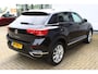 Volkswagen T-Roc 1.0 TSI Style | Incl. 12 maanden Garantie | Adaptive cruise controle | Navigatie | Draadloze telefoonlader | Climate controle | Apple CarPlay/Android Auto | Elektrische kofferbakklep | Parkeersensoren V+A | Virtual cockpit | Origineel NL Auto | NAP |