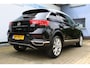 Volkswagen T-Roc 1.0 TSI Style | Incl. 12 maanden Garantie | Adaptive cruise controle | Navigatie | Draadloze telefoonlader | Climate controle | Apple CarPlay/Android Auto | Elektrische kofferbakklep | Parkeersensoren V+A | Virtual cockpit | Origineel NL Auto | NAP |