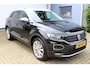 Volkswagen T-Roc 1.0 TSI Style | Incl. 12 maanden Garantie | Adaptive cruise controle | Navigatie | Draadloze telefoonlader | Climate controle | Apple CarPlay/Android Auto | Elektrische kofferbakklep | Parkeersensoren V+A | Virtual cockpit | Origineel NL Auto | NAP |