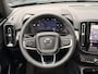 Volvo XC40 B3 AUT7 163PK Ultimate Dark Black Edition | Panoramadak | Harman Kardon audio | 20” Lichtmetalen velgen | Getint glas | Verwarmbare voorstoelen & stuurwiel | Trekhaak semi elektrisch inklapbaar | Verwarmbare Voorruit | Adaptieve Cruise Control | BLIS Dodehoekdetectie