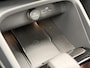 Volvo XC40 B3 AUT7 163PK Ultimate Dark Black Edition | Panoramadak | Harman Kardon audio | 20” Lichtmetalen velgen | Getint glas | Verwarmbare voorstoelen & stuurwiel | Trekhaak semi elektrisch inklapbaar | Verwarmbare Voorruit | Adaptieve Cruise Control | BLIS Dodehoekdetectie