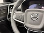 Volvo XC40 B3 AUT7 163PK Ultimate Dark Black Edition | Panoramadak | Harman Kardon audio | 20” Lichtmetalen velgen | Getint glas | Verwarmbare voorstoelen & stuurwiel | Trekhaak semi elektrisch inklapbaar | Verwarmbare Voorruit | Adaptieve Cruise Control | BLIS Dodehoekdetectie