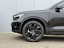 Volvo XC40 B3 AUT7 163PK Ultimate Dark Black Edition | Panoramadak | Harman Kardon audio | 20” Lichtmetalen velgen | Getint glas | Verwarmbare voorstoelen & stuurwiel | Trekhaak semi elektrisch inklapbaar | Verwarmbare Voorruit | Adaptieve Cruise Control | BLIS Dodehoekdetectie