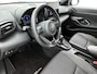 Toyota Yaris Cross 1.5 Hybrid 130 Dynamic Comfort Pack | BTW Voertuig | Dodehoekdetectie | Stoel + stuurverwarming | Parkeersensoren Voor + Achter | Cruise Control Adaptive | Climate Control | Apple CarPlay/Android auto | Draadloze telefoonlader
