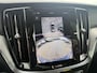 Volvo V60 2.0 T6 Plug-in hybrid AWD Ultra Dark | Sportstoelen| SOH 100%| Schuif-/Kantel dak | Full-LED | Adaptieve Cruise Control | Head-Up Display | Stoelverwarming Voor en Achter | 19" | Getint Glas | Harman Kardon Audio | BLIS |