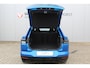 Ford Capri Premium Extended Range RWD 77 kWh. Fabrieksgarantie t/m 05-06-2029 ! Autm. airco, warmtepomp, side assist, adapt. cruise cntrl, camera v+a, stoel- en stuurwiel verw., lederen int., metallic lak, elektr. achterklep, navigatie, telefoonvoorb. etc