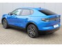 Ford Capri Premium Extended Range RWD 77 kWh. Fabrieksgarantie t/m 05-06-2029 ! Autm. airco, warmtepomp, side assist, adapt. cruise cntrl, camera v+a, stoel- en stuurwiel verw., lederen int., metallic lak, elektr. achterklep, navigatie, telefoonvoorb. etc