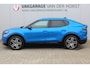 Ford Capri Premium Extended Range RWD 77 kWh. Fabrieksgarantie t/m 05-06-2029 ! Autm. airco, warmtepomp, side assist, adapt. cruise cntrl, camera v+a, stoel- en stuurwiel verw., lederen int., metallic lak, elektr. achterklep, navigatie, telefoonvoorb. etc