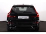 Volvo XC60 T8 Recharge AWD Plus Black Edition - Panorama/schuifdak - IntelliSafe Assist & Surround - Harman/Kardon audio - Adaptieve LED koplampen - Parkeercamera achter - Verwarmde voorstoelen, stuur & achterbank - Parkeersensoren voor & achter - Elektr. bedienb. voorstoelen met geheugen - Draadloze tel. lader - Extra getint glas - Inklapbare trekhaak - 21' LMV