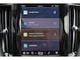 Volvo XC60 T8 Recharge AWD Plus Black Edition - Panorama/schuifdak - IntelliSafe Assist & Surround - Harman/Kardon audio - Adaptieve LED koplampen - Parkeercamera achter - Verwarmde voorstoelen, stuur & achterbank - Parkeersensoren voor & achter - Elektr. bedienb. voorstoelen met geheugen - Draadloze tel. lader - Extra getint glas - Inklapbare trekhaak - 21' LMV