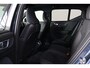 Volvo XC40 B3 Ultra Dark - Panorama/schuifdak - IntelliSafe Assist & Surround - 360º Camera - Harman/Kardon audio - Adaptieve LED koplampen - Verwarmde voorstoelen & stuur - Parkeersensoren voor & achter - Elektr. bedienb. voorstoelen met geheugen links - Draadloze tel. lader - Standkachel - Extra getint glas - 19' LMV