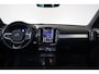 Volvo XC40 B3 Ultra Dark - Panorama/schuifdak - IntelliSafe Assist & Surround - 360º Camera - Harman/Kardon audio - Adaptieve LED koplampen - Verwarmde voorstoelen & stuur - Parkeersensoren voor & achter - Elektr. bedienb. voorstoelen met geheugen links - Draadloze tel. lader - Standkachel - Extra getint glas - 19' LMV