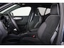 Volvo XC40 B3 Ultra Dark - Panorama/schuifdak - IntelliSafe Assist & Surround - 360º Camera - Harman/Kardon audio - Adaptieve LED koplampen - Verwarmde voorstoelen & stuur - Parkeersensoren voor & achter - Elektr. bedienb. voorstoelen met geheugen links - Draadloze tel. lader - Standkachel - Extra getint glas - 19' LMV