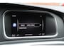 Volvo V40 T4 Business Sport | Luxury Line | Panoramadak | Lederen Bekleding | Verwarmbare Voorstoelen | Parkeercamera | Standkachel | 17'' Lichtmetalen Velgen | Cruise Control | Navigatie | Bluetooth Telefonie & Multimedia