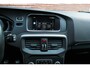 Volvo V40 T4 Business Sport | Luxury Line | Panoramadak | Lederen Bekleding | Verwarmbare Voorstoelen | Parkeercamera | Standkachel | 17'' Lichtmetalen Velgen | Cruise Control | Navigatie | Bluetooth Telefonie & Multimedia