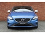 Volvo V40 T4 Business Sport | Luxury Line | Panoramadak | Lederen Bekleding | Verwarmbare Voorstoelen | Parkeercamera | Standkachel | 17'' Lichtmetalen Velgen | Cruise Control | Navigatie | Bluetooth Telefonie & Multimedia