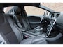 Volvo V40 T4 Business Sport | Luxury Line | Panoramadak | Lederen Bekleding | Verwarmbare Voorstoelen | Parkeercamera | Standkachel | 17'' Lichtmetalen Velgen | Cruise Control | Navigatie | Bluetooth Telefonie & Multimedia