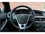 Volvo V40 T4 Business Sport | Luxury Line | Panoramadak | Lederen Bekleding | Verwarmbare Voorstoelen | Parkeercamera | Standkachel | 17'' Lichtmetalen Velgen | Cruise Control | Navigatie | Bluetooth Telefonie & Multimedia