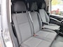 Mercedes-Benz eVito 112 L2 60 kWh | Achteruitrijcamera | Dodehoekassistentie | Stoelverwarming Bestuurdersstoel | Tweezits Bijrijdersbank | Spoorassistent