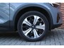 Volvo XC40 Recharge Core 70 kWh | Stoel-/ stuurwielverwarming | All-season banden | Achteruitrijcamera | Parkeersensoren voor + achter | Draadloos telefoon opladen | Apple carplay/ Android auto | 19 inch. lichtmetalen velgen | Adaptieve cruise control | Dak in contrasterende kleur