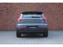Volvo XC40 Recharge Core 70 kWh | Stoel-/ stuurwielverwarming | All-season banden | Achteruitrijcamera | Parkeersensoren voor + achter | Draadloos telefoon opladen | Apple carplay/ Android auto | 19 inch. lichtmetalen velgen | Adaptieve cruise control | Dak in contrasterende kleur