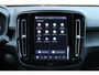 Volvo XC40 Recharge Core 70 kWh | Stoel-/ stuurwielverwarming | All-season banden | Achteruitrijcamera | Parkeersensoren voor + achter | Draadloos telefoon opladen | Apple carplay/ Android auto | 19 inch. lichtmetalen velgen | Adaptieve cruise control | Dak in contrasterende kleur