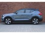 Volvo XC40 Recharge Core 70 kWh | Stoel-/ stuurwielverwarming | All-season banden | Achteruitrijcamera | Parkeersensoren voor + achter | Draadloos telefoon opladen | Apple carplay/ Android auto | 19 inch. lichtmetalen velgen | Adaptieve cruise control | Dak in contrasterende kleur