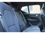 Volvo XC40 Recharge Core 70 kWh | Stoel-/ stuurwielverwarming | All-season banden | Achteruitrijcamera | Parkeersensoren voor + achter | Draadloos telefoon opladen | Apple carplay/ Android auto | 19 inch. lichtmetalen velgen | Adaptieve cruise control | Dak in contrasterende kleur