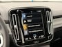 Volvo XC40 T2 AUT8 129PK R-Design | Lederen bekleding | Stoel- & Stuurwielverwarming | Adaptieve Cruise Control met Pilot Assist | BLIS Dodehoekdetectie | Park Assist achter | Sensus full map navigatie | Keyless entry & go