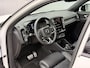 Volvo XC40 T2 AUT8 129PK R-Design | Lederen bekleding | Stoel- & Stuurwielverwarming | Adaptieve Cruise Control met Pilot Assist | BLIS Dodehoekdetectie | Park Assist achter | Sensus full map navigatie | Keyless entry & go
