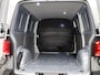 Volkswagen Transporter 2.0 TDI L1H1 150PK GVW 3.200KG | Automaat | Trekhaak | Multifunctioneel Stuurwiel | Verwarmbare Voorruit | Parkeersensoren Voor + Achter | Airco | LED-Koplampen | Adaptive Cruise Control | App-Connect | Achteruitrijcamera | DAB + |