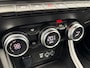 Renault Captur 1.6 E-Tech Hybrid 145 Intens Apple Carplay/Android Auto , electronic climate controle , Camera , cruise , tel , lm velgen , parkeersensoren , navi groot scherm .