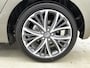 Toyota Yaris 1.5 Hybrid 130 Executive | BTW Voertuig | Dodehoek detectie | Stoel+Stuurverwarming | Parkeersensoren voor+achter | draadloze lader telefoon | Cruise Control Adaptive | Climate Control | Apple CarPlay/Android Auto |