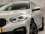 BMW 1-Serie 118i Sport Automaat (VIRTUAL COCKPIT, DEALER ONDERHOUDEN, NAP, APPLE CARPLAY, GROOT NAVI, LEDER, SPORTSTOELEN, PARKEERSENSOREN, CRUISE, NIEUWSTAAT)