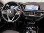 BMW 1-Serie 118i Sport Automaat (VIRTUAL COCKPIT, DEALER ONDERHOUDEN, NAP, APPLE CARPLAY, GROOT NAVI, LEDER, SPORTSTOELEN, PARKEERSENSOREN, CRUISE, NIEUWSTAAT)