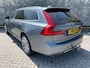 Volvo V90 2.0 T4 Inscription | Trekhaak | Panoramadak | Head-up Display | Navigatie | Apple Carplay | Android Auto | Parkeerverwarming | 360 Graden Camera | Parkeersensoren | Niveauregeling achter | Gelamineerd Glas | Stoelverwarming voor en achter