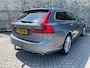 Volvo V90 2.0 T4 Inscription | Trekhaak | Panoramadak | Head-up Display | Navigatie | Apple Carplay | Android Auto | Parkeerverwarming | 360 Graden Camera | Parkeersensoren | Niveauregeling achter | Gelamineerd Glas | Stoelverwarming voor en achter