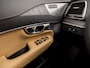Volvo XC90 2.0 T8 Recharge AWD Plus Bright 7 Persoons 456Pk Automaat (ULTIMATE DARK, PANORAMADAK, LUCHTVERING, BOWERS&WILKINS, ALCANTARA HEMELBEKLEDING, HEAD-UP DISPLY, MEMORY SEATS, 360 CAMERA, STOELVENTILATIE, TREKHAAK, NIEUWSTAAT)