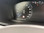 Volvo V60 B3 AUT8 163PK Momentum Advantage | Sport Pack | 19" Lichtmetalen velgen | Glossy Black exterieurdetails | Extra getint glas | Verwarmde voorstoelen & stuurwiel | Apple CarPlay/Android Auto | Cruise Control | Sensus full map navigatie | Pebble Grey Metallic lak | Electroinic Climate Control | Park Assist achter