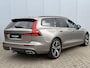 Volvo V60 B3 AUT8 163PK Momentum Advantage | Sport Pack | 19" Lichtmetalen velgen | Glossy Black exterieurdetails | Extra getint glas | Verwarmde voorstoelen & stuurwiel | Apple CarPlay/Android Auto | Cruise Control | Sensus full map navigatie | Pebble Grey Metallic lak | Electroinic Climate Control | Park Assist achter